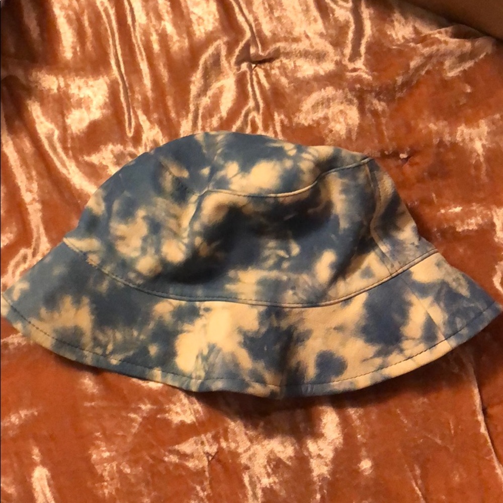 Michael kors tie dye leather bucket hat
